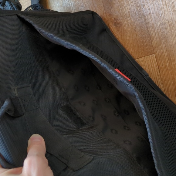 Swiss Gear by Wenger Messenger Bag - Picture 14 of 15